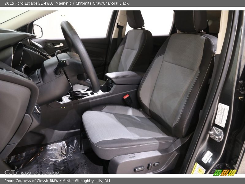 Magnetic / Chromite Gray/Charcoal Black 2019 Ford Escape SE 4WD