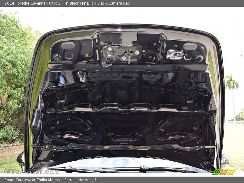 Jet Black Metallic / Black/Carrera Red 2014 Porsche Cayenne Turbo S