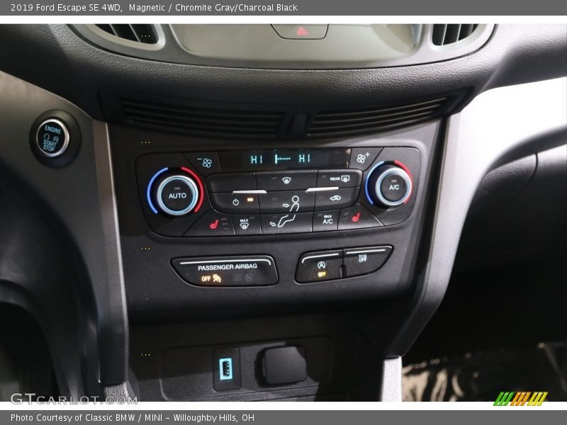 Magnetic / Chromite Gray/Charcoal Black 2019 Ford Escape SE 4WD