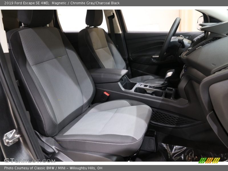 Magnetic / Chromite Gray/Charcoal Black 2019 Ford Escape SE 4WD