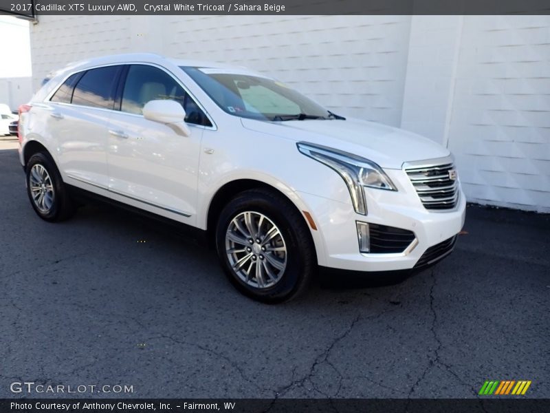 Crystal White Tricoat / Sahara Beige 2017 Cadillac XT5 Luxury AWD