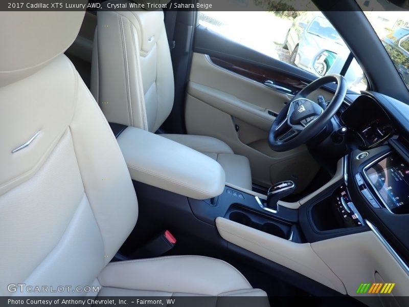 Crystal White Tricoat / Sahara Beige 2017 Cadillac XT5 Luxury AWD