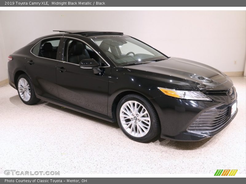 Midnight Black Metallic / Black 2019 Toyota Camry XLE