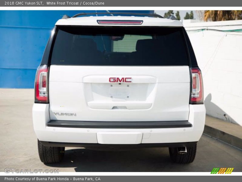 White Frost Tricoat / Cocoa/Dune 2018 GMC Yukon SLT