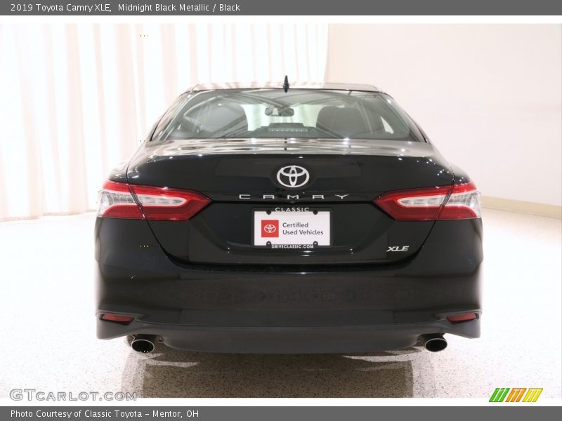 Midnight Black Metallic / Black 2019 Toyota Camry XLE