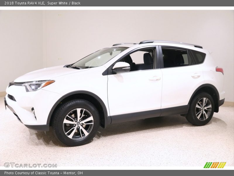 Super White / Black 2018 Toyota RAV4 XLE