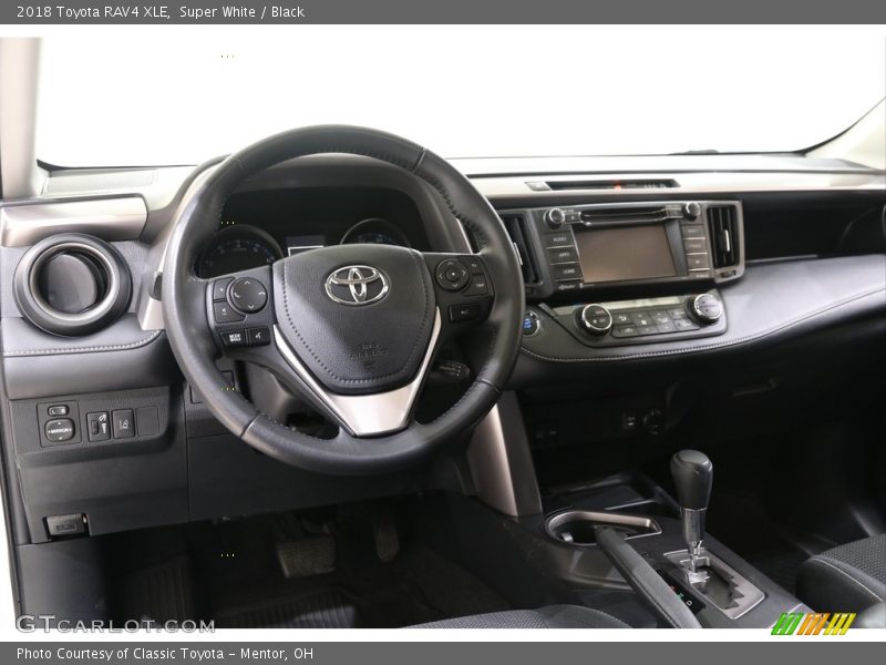 Super White / Black 2018 Toyota RAV4 XLE