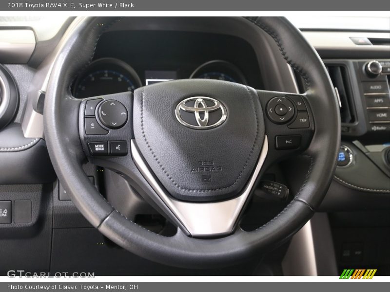Super White / Black 2018 Toyota RAV4 XLE
