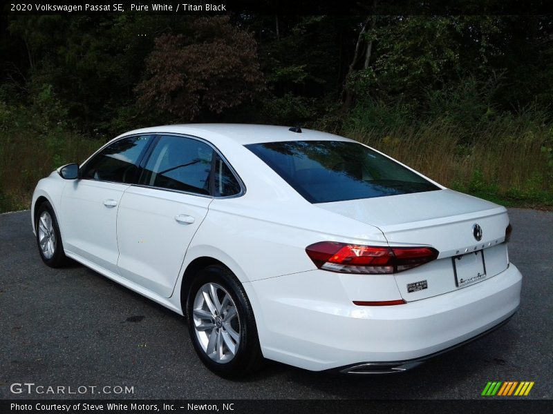 Pure White / Titan Black 2020 Volkswagen Passat SE
