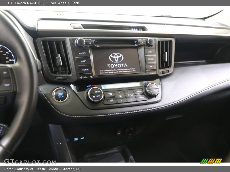 Super White / Black 2018 Toyota RAV4 XLE