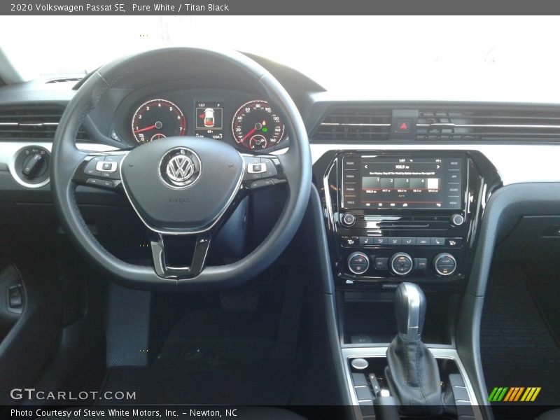 Pure White / Titan Black 2020 Volkswagen Passat SE