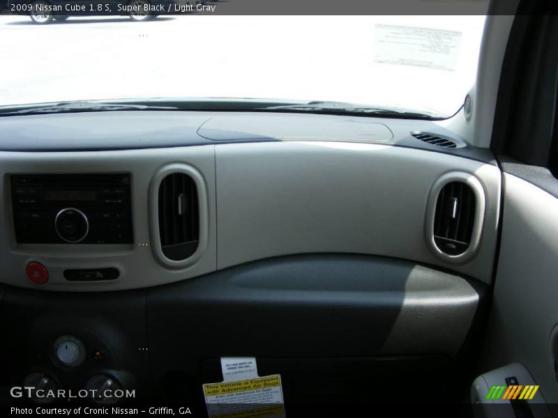 Super Black / Light Gray 2009 Nissan Cube 1.8 S