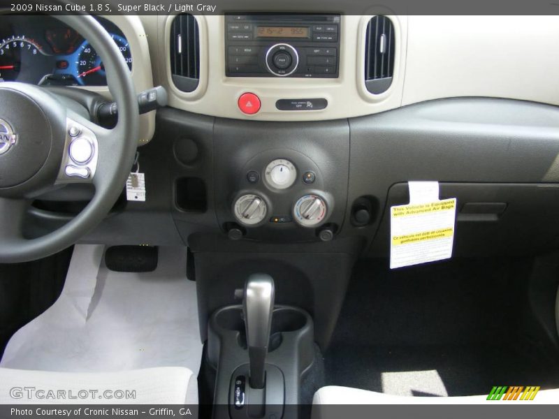 Super Black / Light Gray 2009 Nissan Cube 1.8 S