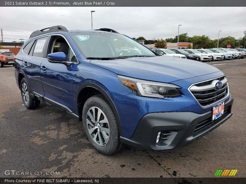Front 3/4 View of 2021 Outback 2.5i Premium
