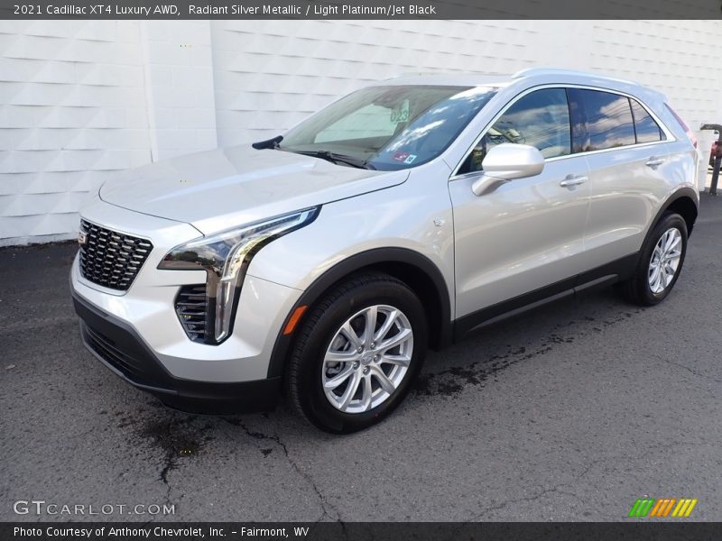 Front 3/4 View of 2021 XT4 Luxury AWD