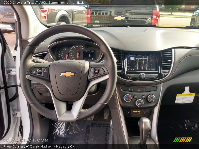 Summit White / Jet Black 2020 Chevrolet Trax LT AWD