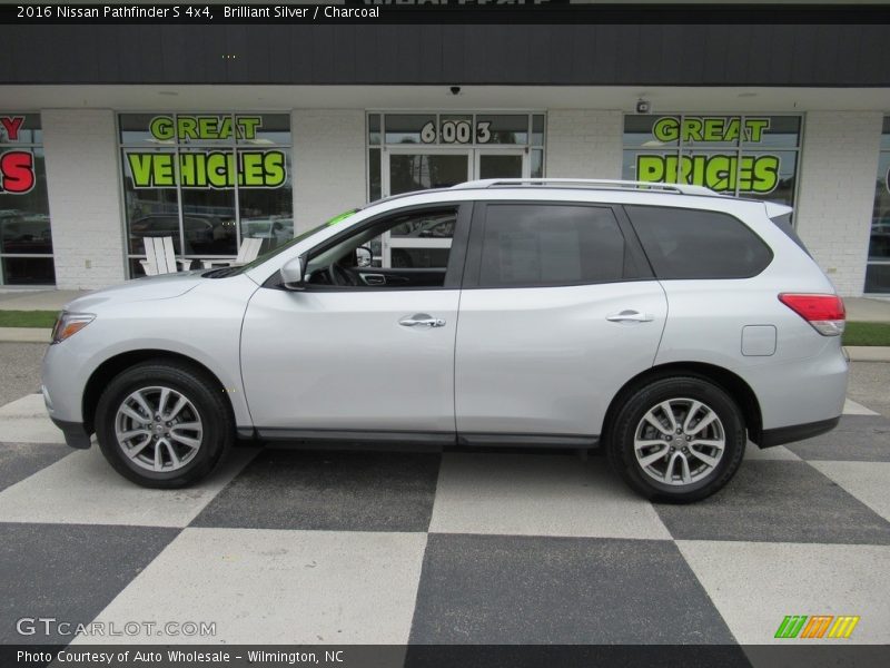 Brilliant Silver / Charcoal 2016 Nissan Pathfinder S 4x4
