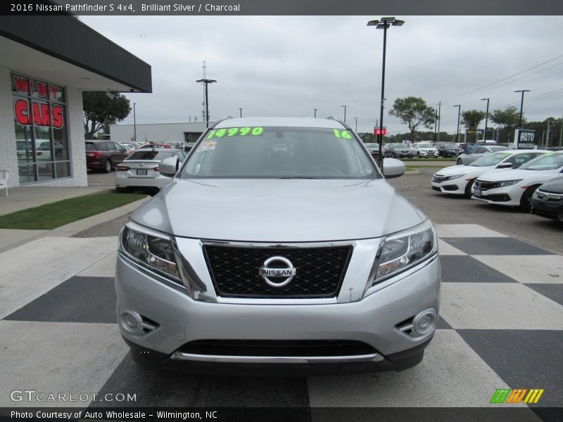 Brilliant Silver / Charcoal 2016 Nissan Pathfinder S 4x4