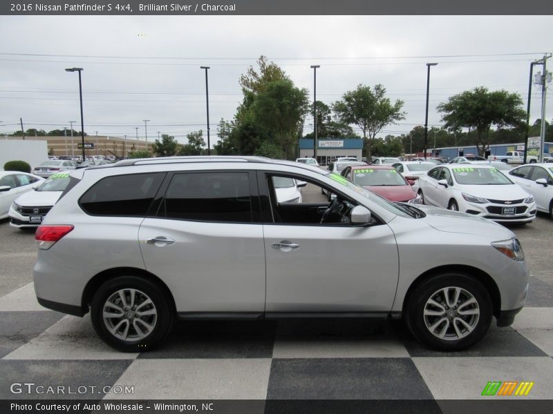 Brilliant Silver / Charcoal 2016 Nissan Pathfinder S 4x4