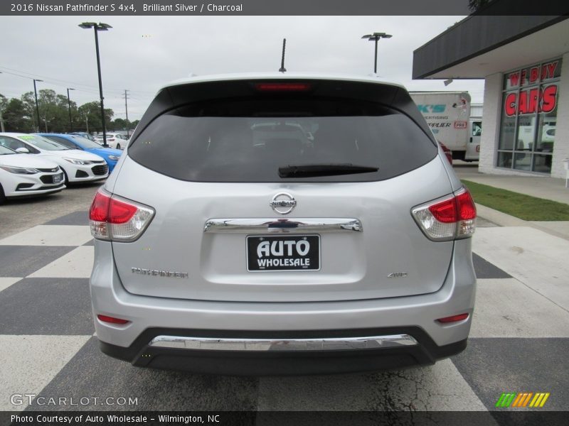 Brilliant Silver / Charcoal 2016 Nissan Pathfinder S 4x4