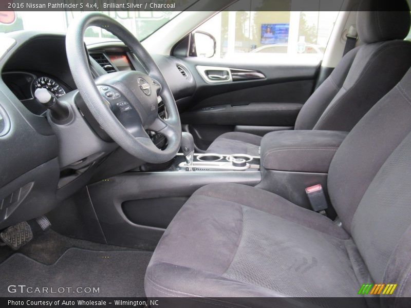 Brilliant Silver / Charcoal 2016 Nissan Pathfinder S 4x4