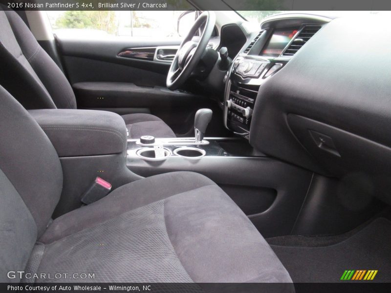 Brilliant Silver / Charcoal 2016 Nissan Pathfinder S 4x4
