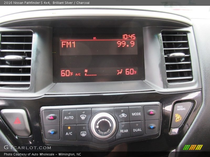 Brilliant Silver / Charcoal 2016 Nissan Pathfinder S 4x4