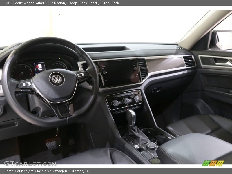 Dashboard of 2018 Atlas SEL 4Motion