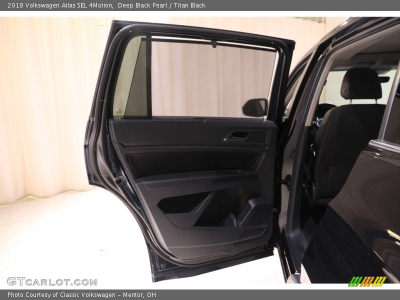 Deep Black Pearl / Titan Black 2018 Volkswagen Atlas SEL 4Motion