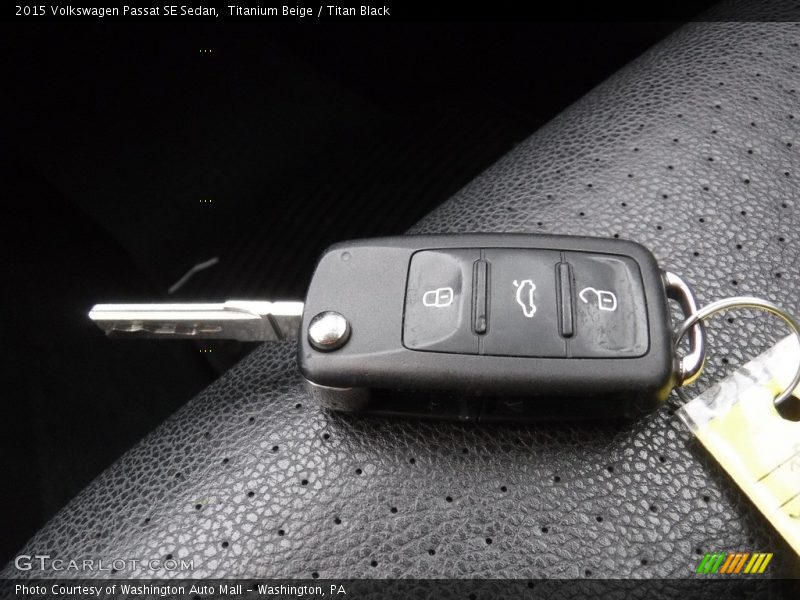 Titanium Beige / Titan Black 2015 Volkswagen Passat SE Sedan