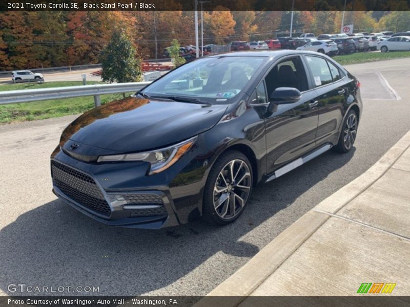 Front 3/4 View of 2021 Corolla SE