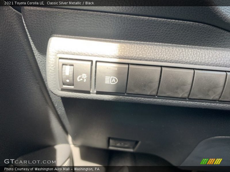 Classic Silver Metallic / Black 2021 Toyota Corolla LE