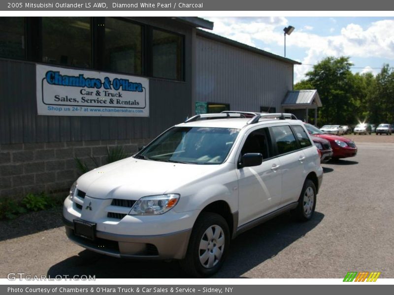 Diamond White Pearl / Charcoal 2005 Mitsubishi Outlander LS AWD