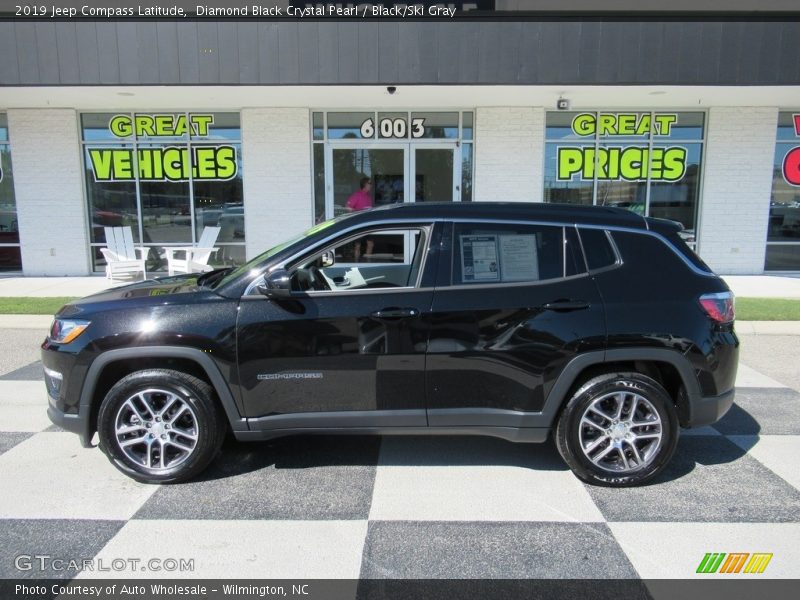 Diamond Black Crystal Pearl / Black/Ski Gray 2019 Jeep Compass Latitude