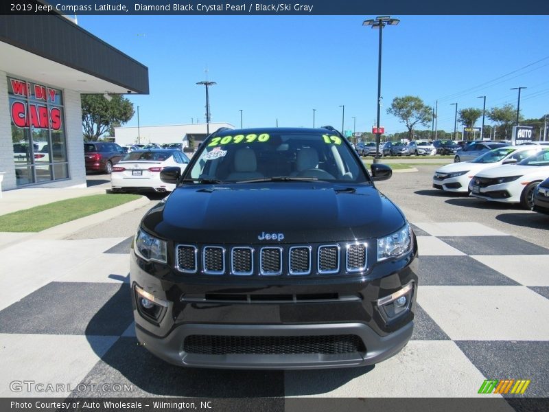 Diamond Black Crystal Pearl / Black/Ski Gray 2019 Jeep Compass Latitude