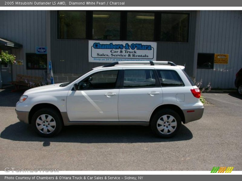 Diamond White Pearl / Charcoal 2005 Mitsubishi Outlander LS AWD