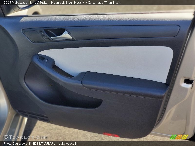 Door Panel of 2015 Jetta S Sedan