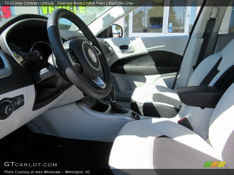 Diamond Black Crystal Pearl / Black/Ski Gray 2019 Jeep Compass Latitude