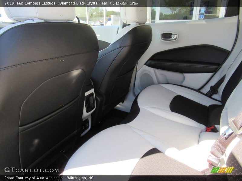Diamond Black Crystal Pearl / Black/Ski Gray 2019 Jeep Compass Latitude