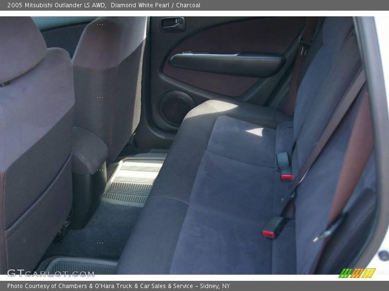 Diamond White Pearl / Charcoal 2005 Mitsubishi Outlander LS AWD