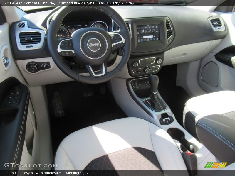 Diamond Black Crystal Pearl / Black/Ski Gray 2019 Jeep Compass Latitude