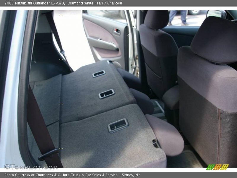 Diamond White Pearl / Charcoal 2005 Mitsubishi Outlander LS AWD
