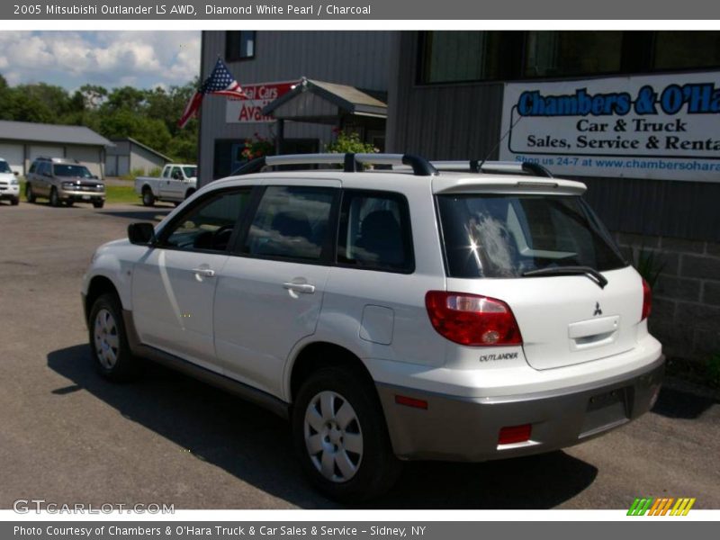 Diamond White Pearl / Charcoal 2005 Mitsubishi Outlander LS AWD