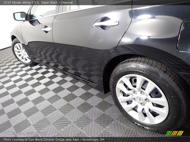 Super Black / Charcoal 2015 Nissan Altima 2.5 S