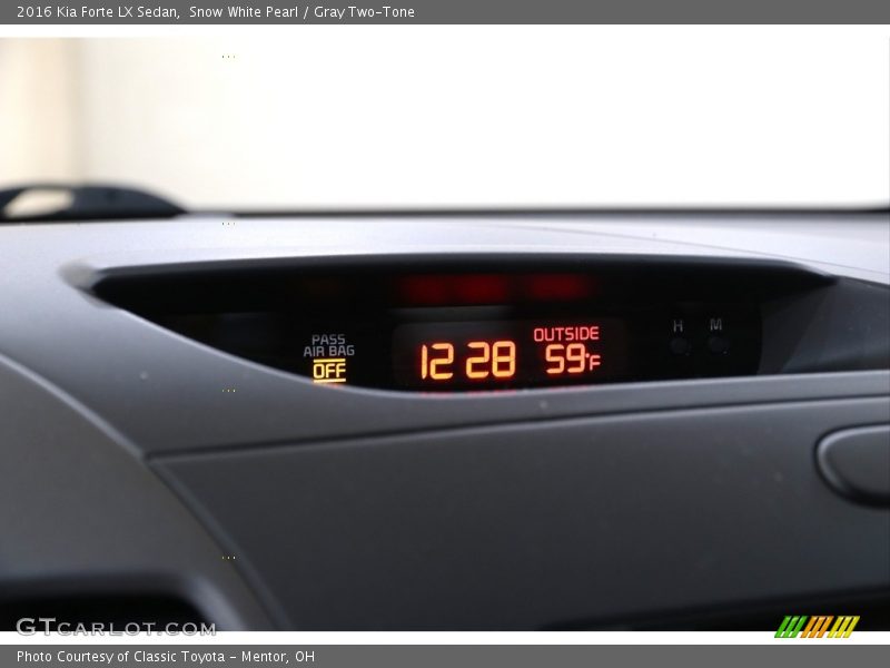 Snow White Pearl / Gray Two-Tone 2016 Kia Forte LX Sedan