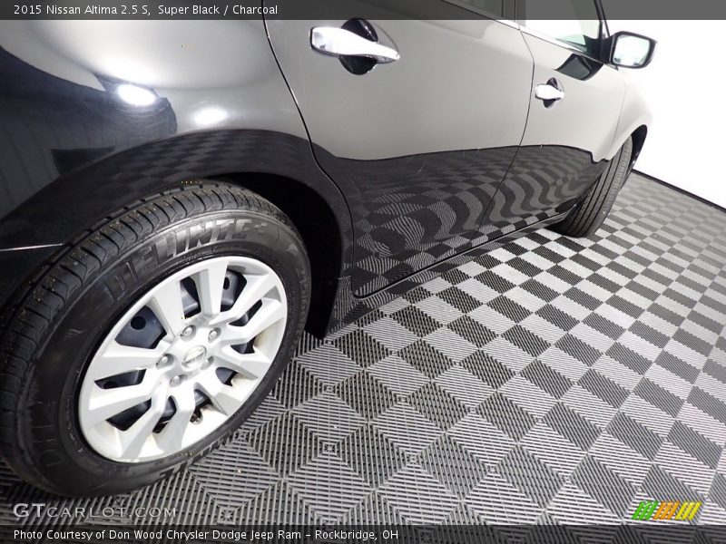 Super Black / Charcoal 2015 Nissan Altima 2.5 S