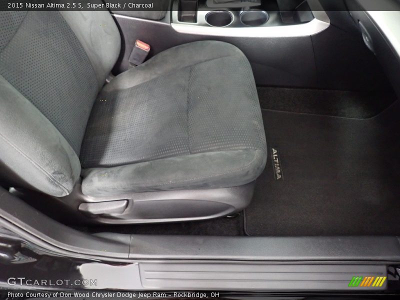 Super Black / Charcoal 2015 Nissan Altima 2.5 S