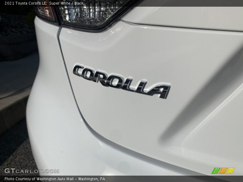 Super White / Black 2021 Toyota Corolla LE