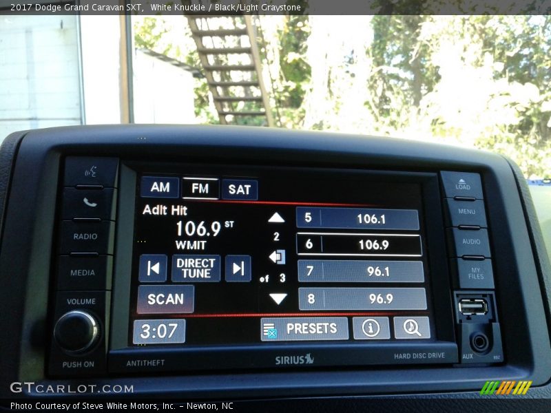 White Knuckle / Black/Light Graystone 2017 Dodge Grand Caravan SXT