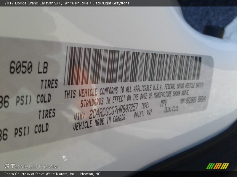 White Knuckle / Black/Light Graystone 2017 Dodge Grand Caravan SXT